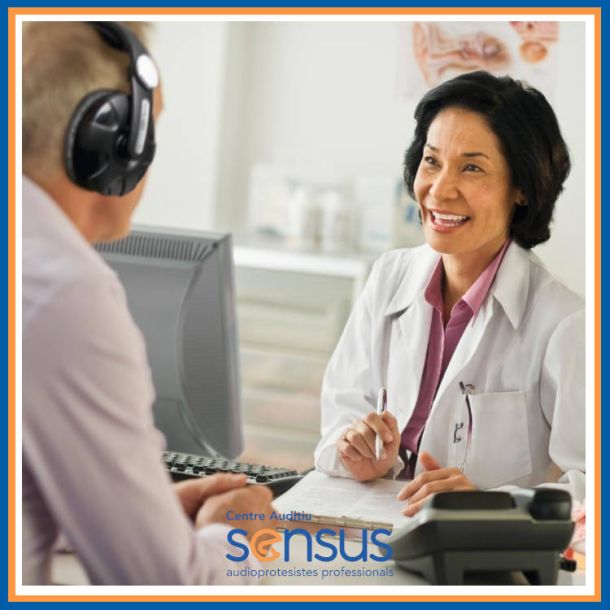 Hombre con tinnitus